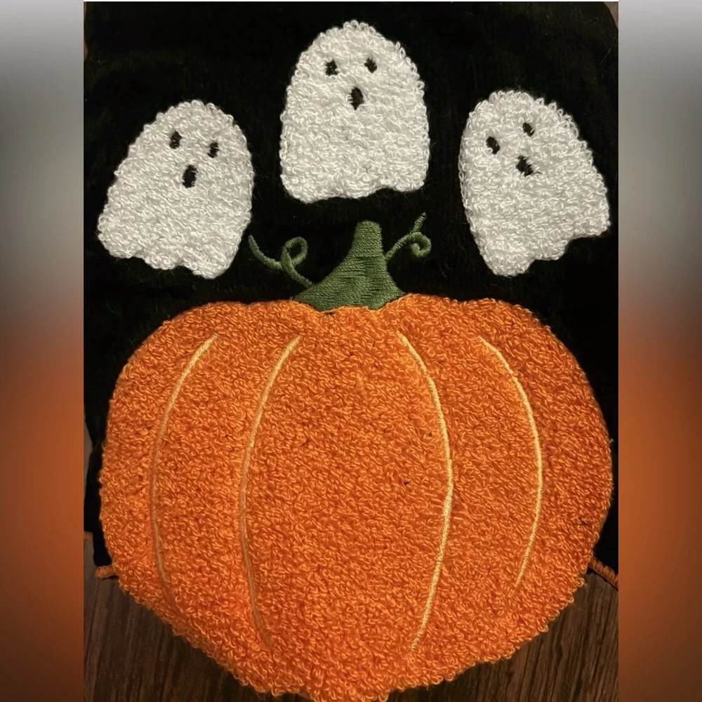 Halloween HAND TOWELS (2) Black w White GHOSTS Orange PUMPKINS NWT KassaDecor
